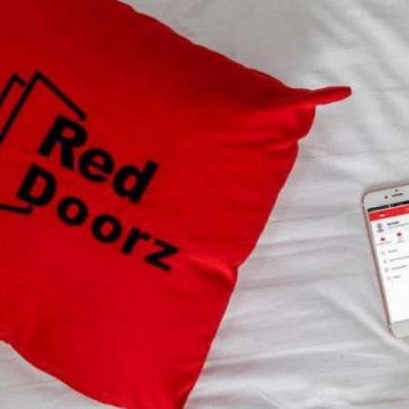 فندق سورابايافي  Reddoorz @ Wiyung 3 المظهر الخارجي الصورة